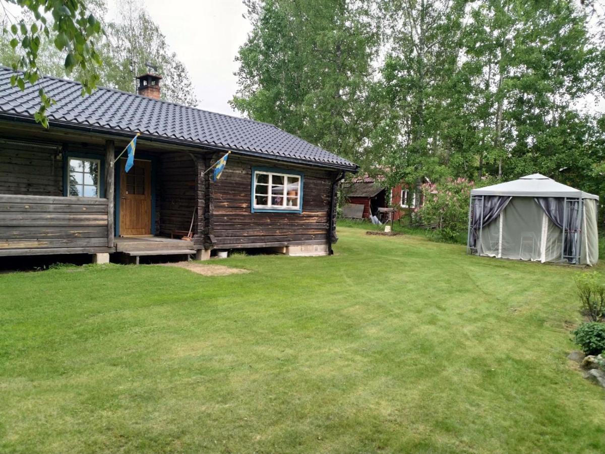 Mysig Timmerstuga Vid Sjoen Bjoerken 34 Roennsudden Grangärde Exterior foto